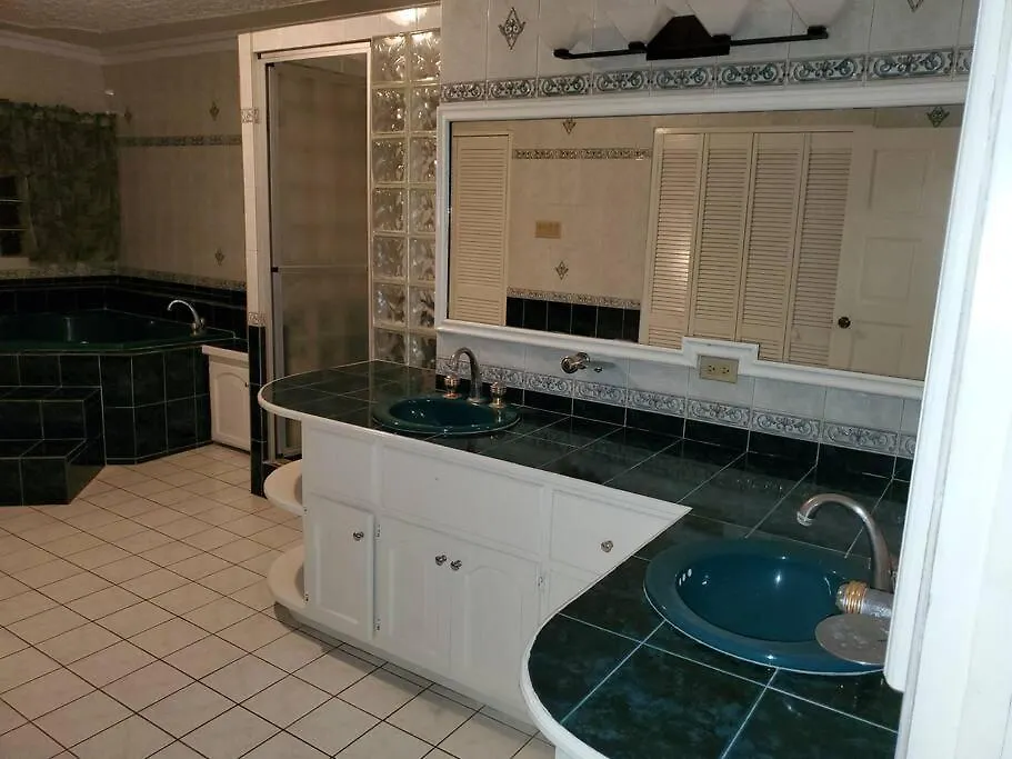 Prestige At Westgate Hills-4 Bedrooms With Dry Bar Montego Bay Willa